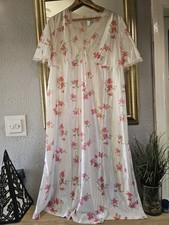 Shapely figures Floral& lace