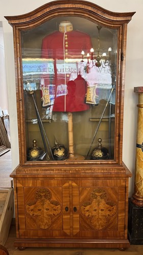 Display cabinet exhibition