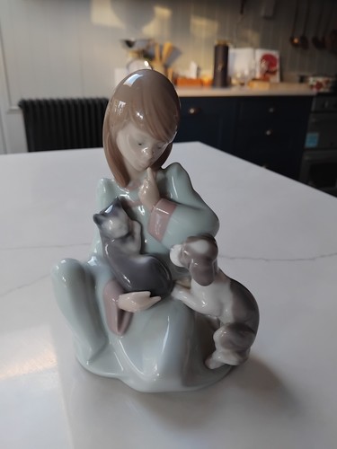 Lladro catnap figurine - catnap, girl