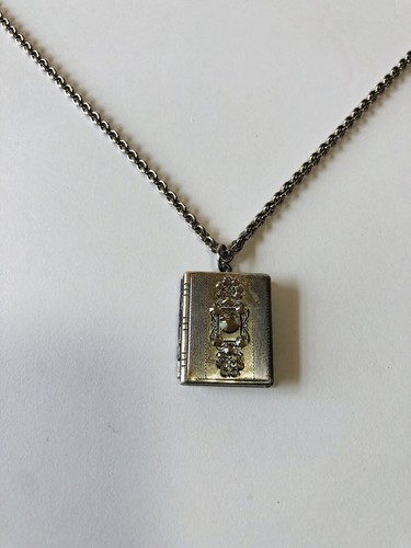 Tarina tarantino book locket - tarina,