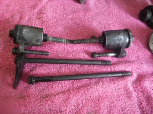 Kawasaki zr7s engine holding - zr7s,
