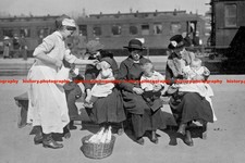 F020415 Red Cross nurse gives