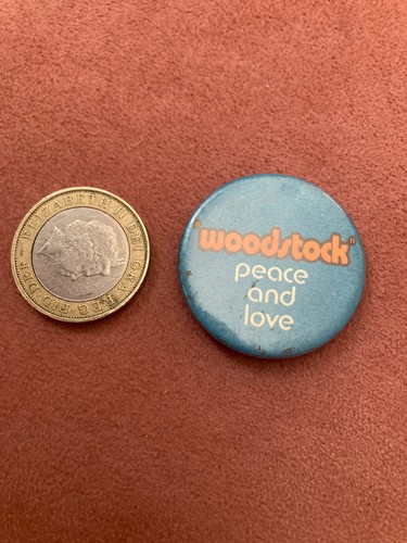 Woodstock peace and love badge - peace,
