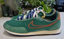 NIKE WAFFLE TRAINER 2 "FIRST USE". MENS SIZE 8 UK TRAINERS. GREEN/WHT/ORN *2021*