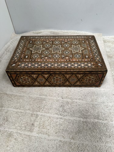 Vintage middle eastern box - middle,