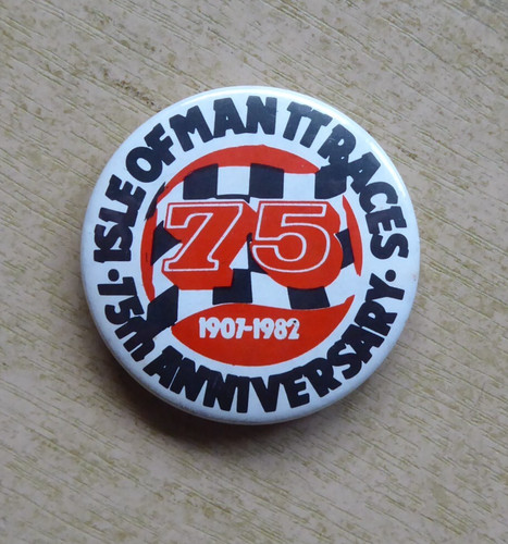1982 isle man badge - tt,