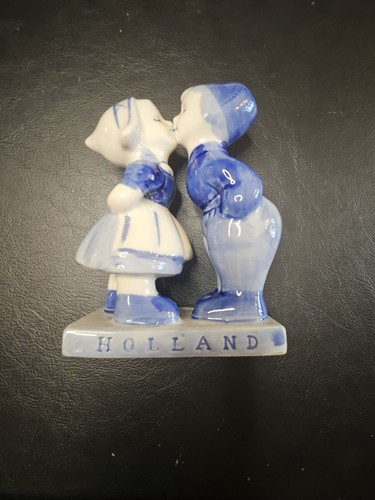 Delft blue kissing boy - blue,