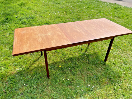 Extendable dining table - ,