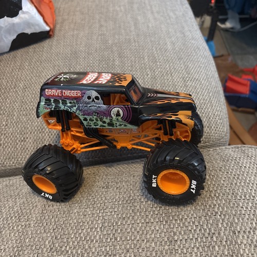Monster jam grave - grave, digger