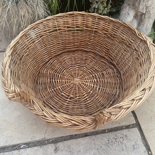 Vintage round wicker pet - vintage,
