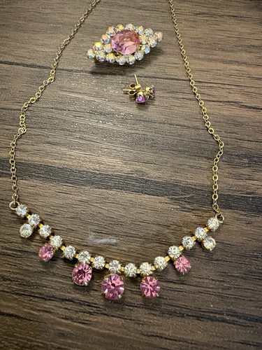 Gold tone pink - gold, oval