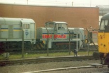 PHOTO  1994 DONCASTER PRIVATELY-OWNED EQUIPMENT - SAFELY BEHIND THE FENCE FOR TH