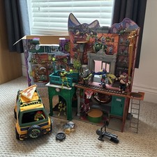 Playmates TMNT Mutant Mayhem Sewer Lair Playset & Pizza Truck Van
