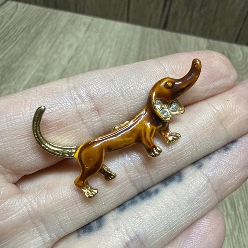 Vintage dachshund brooch - dachshund, gold