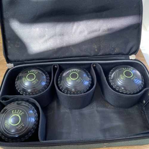 Set lawn bowls - of,