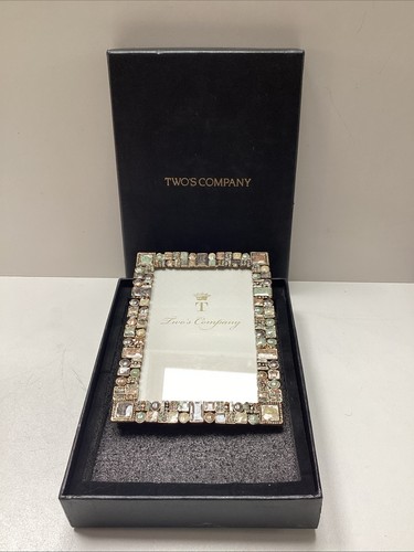 Two company mosaic - two’s,