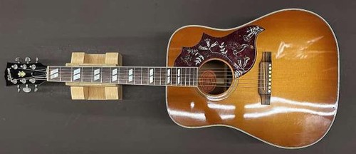 Gibson acoustic humming bird - gibson,