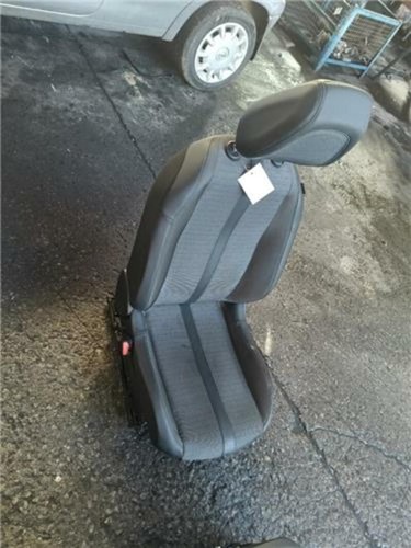 Front seat peugeot 208 - front, p2