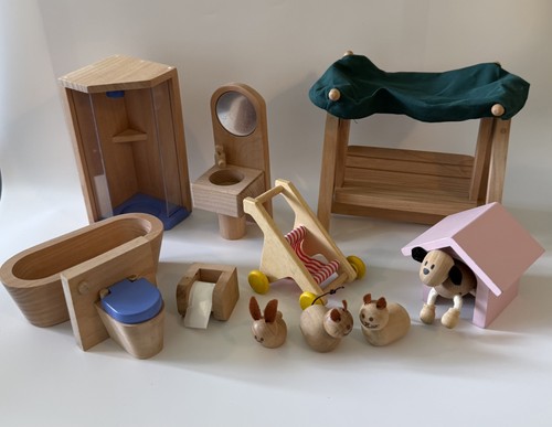 Wooden dolls house - dolls, mixed