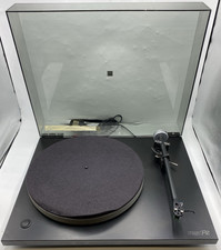 Rega P2 Vinyl Record Turntable (FREE & FAST UK POSTAGE)