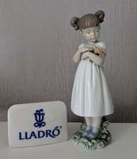 Lladro Figurine FLOWERS FOR MUMMY #8021