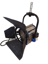 Arri Studio 2000 Spotlight 2000W Studio Fresnel with Hanging Mount (230 VAC) 30
