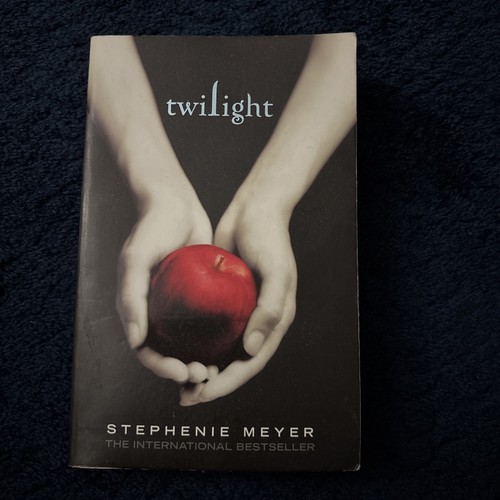 Twilight saga teen fiction set - saga,