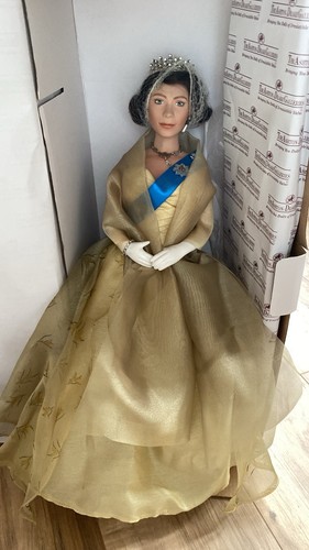 Queen elizabeth porcelain - queen, ii