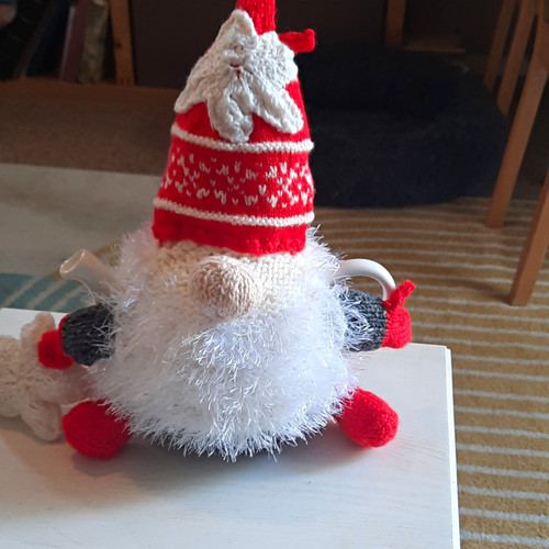 Handmade yarn knitted tea - yarn, cosy