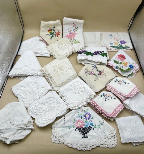 Lot vtg hankies - of,