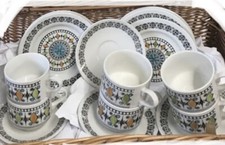 Broadhurst Kathie Winkle Roulette Tea Pot With Six Cups Saucers & Tea Plates