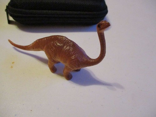Small brontosaurus dinosaur - small,
