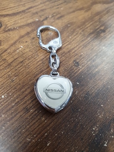 Nissan metal heart keyring - metal,