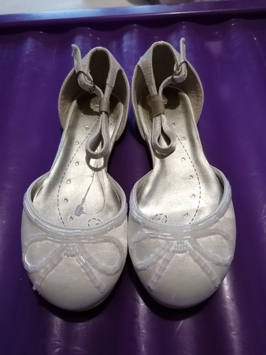 Young girls ivory shoes - young,