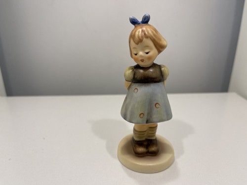 Hummel figurine 493 right - figurine, or
