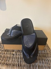 Mens Ugg Flip Flops Size uk 9 Brand New in Box Black 