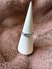 Gorgeous 9ct White Gold Oval