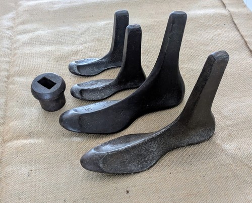 Vintage cobblers cast iron - x4,