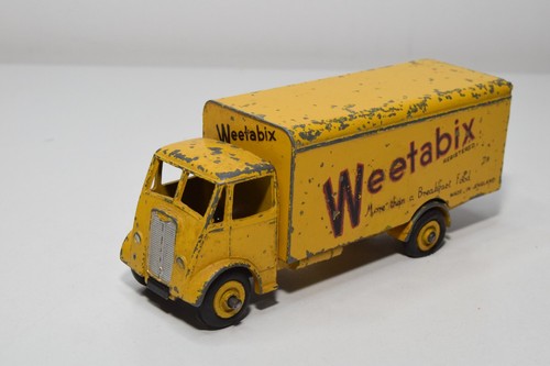 B48 dinky toys - 1:43, guy