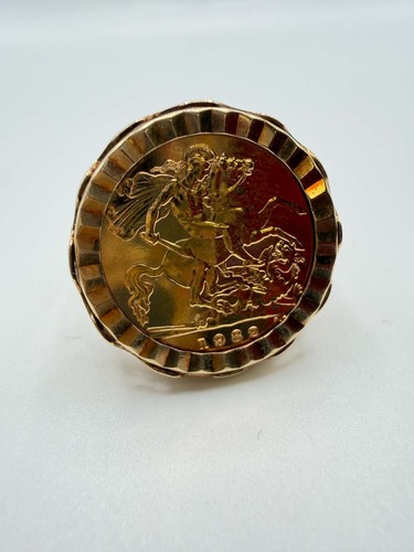 22ct 1982 half sovereign 9ct - half,