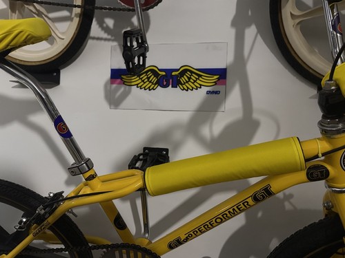 Wings emblem tag display - wings,