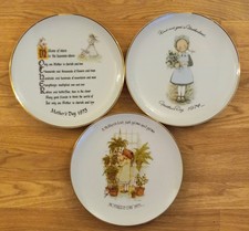*3 Holly Hobbie Collector's Plates Vintage 1970s Mother's Day + GIGI BONUS PLATE