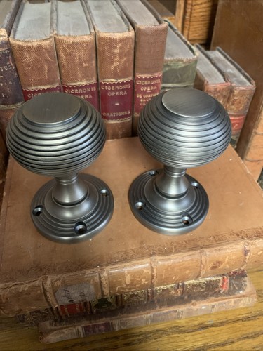 Pair sprung beehive door - pair,