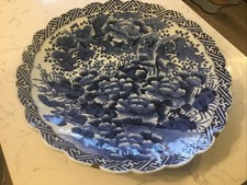 A BEAUTIFUL LARGE 19th CENTURY, ANTIQUE BLUE & WHITE JAPANESE IMARI CHARGER .