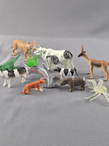 Mixed plastic animal toy - plastic,