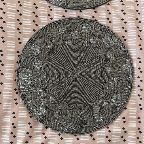 Silver beaded round placemats - round,