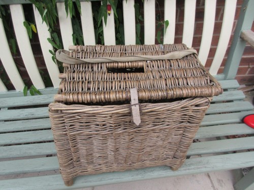 Small vintage wicker fishing - vintage,