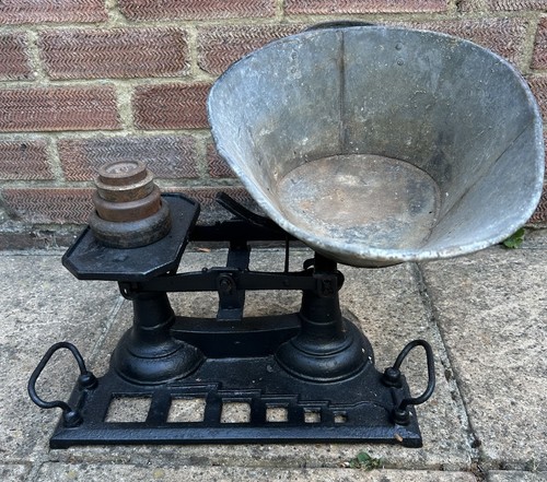 Large vintage shop scales - shop,