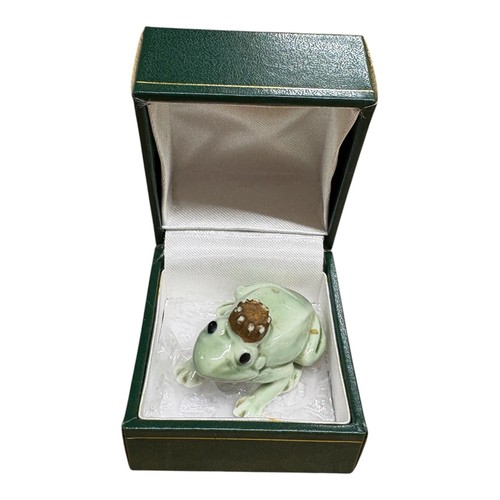 Vintage ceramic crowned - ceramic, frog