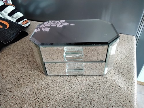 Glass jewellery box with pink - glass,